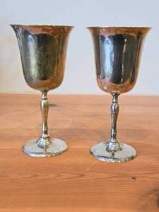 lot 1921 image: Lot of (2) Vintage 7 12 494-grams (total) Silverplated Goblets by Leonard E.P.N.S. (20th Century)