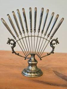 lot 1924 image: Vintage 423-grams (total) Silverplated Set of 12 Fruit Knives (Late 19th Century  Early 20th Century) with Decorative Stand