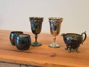 lot 1922 image: 980-grams (total) (2) Baroque by Wallace Silverplated Goblets 6-14 1940s, (2) Silverplated Punch Bowl Cups 2-34, (1) W.M. Rogers & Son Silverplated Creamer Bowl Classic 800 pattern collection