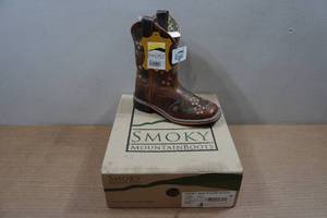 lot 110 image: Smoky Mountain Boots - Kids Size 12