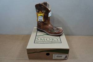 lot 112 image: Smoky Mountain Boots - Kids Size 3