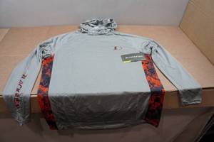lot 123 image: Blackfish Guide UPFCooling Hooded Long Sleeve - Large