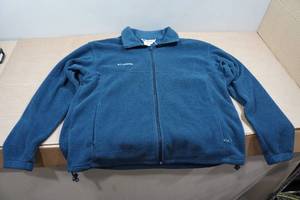 lot 177 image: Columbia Fleece Zip-Up Sweater - Mens Large