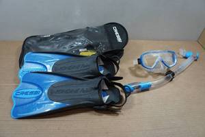 lot 194 image: Cressi Adult Rondine Palau Fin Snorkel Set - Fin Size XSS