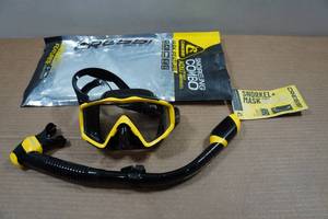 lot 198 image: Cressi Pano 3 Snorkel Set