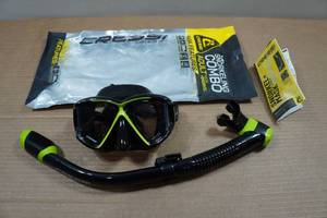 lot 199 image: Cressi Pano 4 Snorkel Set