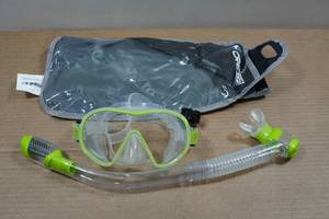 lot 201 image: Cressi F-1 Frameless Snorkel Set