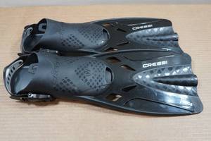 lot 203 image: Cressi Tonga Snorkel Fins - Size LXL