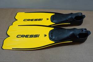 lot 204 image: Cressi Rondinella Adult Fins - 3940 - 5.56.5