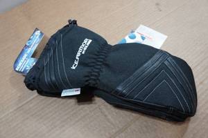 lot 16 image: Clam Ice Armor Renegade Cold Weather Mitts - Small