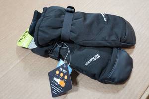 lot 19 image: Clam Ice Armor Youth Waterproof Mitt - 2XL