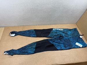 lot 213 image: Cressi Mens Blue Hunter Rash Guard Pants - Large