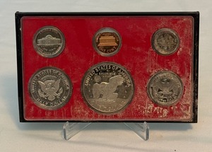 lot 28 image: 1978 Proof Set - No external case, very dirty, fire damage