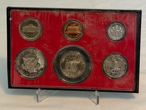lot 29 image: 1979 Proof Set - No external case, very dirty, fire damage