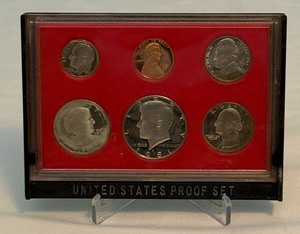 lot 30 image: 1981 Proof Set - No external case, very dirty, fire damage