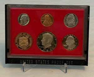 lot 31 image: 1982 Proof Set  - No external case, but very good condition