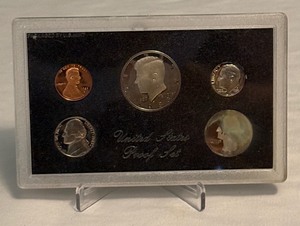 lot 32 image: 1983 Proof Set  - light fire damage