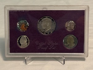 lot 34 image: 1986 Proof Set - light fire damage