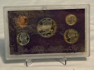 lot 40 image: 1992 Proof Set  - very dirty with fire damage