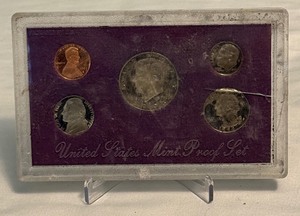 lot 41 image: 1993 Proof Set  - dirty with some fire damage