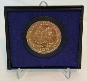lot 109 image: 1973 American Revolution Bicentennial Commemorative Coin - Just the plastic case and coin
