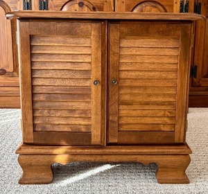 lot 55H image: Vintage Ethan Allen Heirloom Nutmeg Maple Side Cabinet Side Table  End Table
