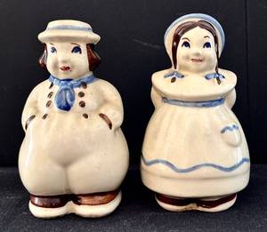lot 132H image: Vintage Shawnee Dutch Boy & Girl Salt & Pepper Shakers