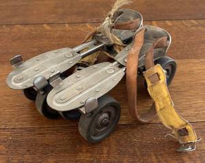 lot 293H image: Vintage Roller Skates (2 Skates)