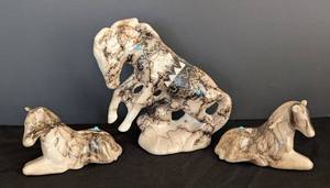 lot 20 image: ML - Tom Vail Navajo Horsehair Pottery Horses - Set of 3 Figurines