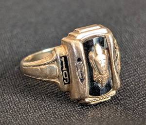 lot 22 image: ML - TERRY 10K Gold Signet Ring - Size 6,  Black Enamel Crest