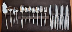 lot 33 image: ML - Vintage Oneida Woodmere Stainless Flatware Set - Community Pattern, 12 Place Settings (Missing 1 Spoon)