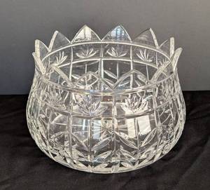 lot 40 image: ML - Crystal Centerpiece Bowl