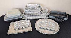lot 148 image: ML - Baking Pans & Disposable Aluminum Pans - Sheet Pans, Muffin Tins, Loaf Pans