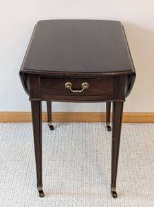lot 169 image: ML - Vintage Ethan Allen 1-Drawer Side Table, Dark Wood Finish