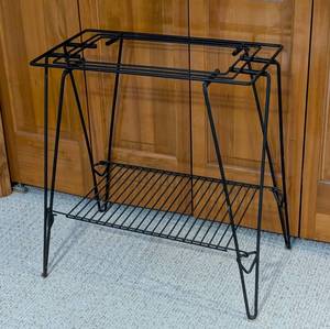 lot 201 image: LB - Black Metal Wire Plant Stand