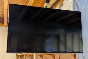 lot 282 image: LS - Samsung 40-inch Smart TV