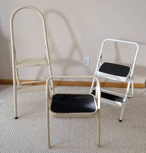 lot 283 image: ML - Three-Step Ladders - Used Condition, White Frames With Black Non-Slip Treads