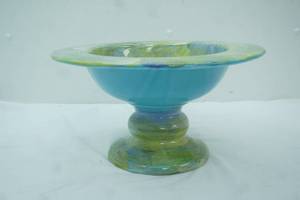 lot 36 image: Hand-Painted in Italy Footed Centerpiece. 14 diameter by 7 tall