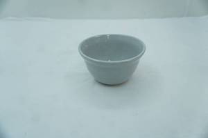 lot 187 image: Vintage Western Stoneware Monmouth Pottery Beehive Bowl wMaple Leaf Mark. 6 diameter by 3.5 tall