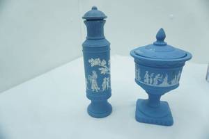 lot 8 image: Avonshire Blue Grecian-Style Set