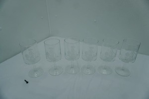 lot 10 image: Avon Mrs. Albee Etched Clear Glass Wine Goblets