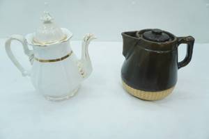 lot 29 image: Antique Stoneware Coffee Pot & White Porcelain Teapot wgold trim
