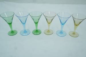 lot 34 image: Set of 6 Cordial Glasses.