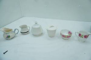 lot 40 image: Ironstone & Fine Bone CHina Creamers & Sugars