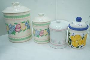 lot 65 image: 4 kitchen canisters