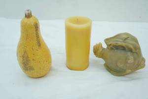 lot 83 image: Large Candles