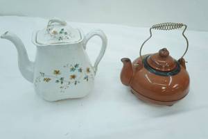 lot 84 image: John Maddock & Sons Royal Vitreous Ironstone Teapot & Vintage Redware Pottery Teapot