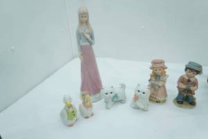 lot 85 image: Vintage Porcelain Figurines & Salt & Pepper Shakers