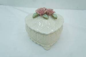 lot 91 image: Vintage Heart-Shaped Ceramic or Porcelain Trinket Box (large 9 wide by 6-7 tall)
