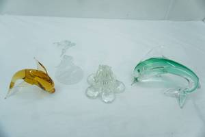 lot 104 image: Vintage Murano Hand-Blown Glass Dolphins, Vintage Cristal dArques-Durand lead crystal dolphin figurine